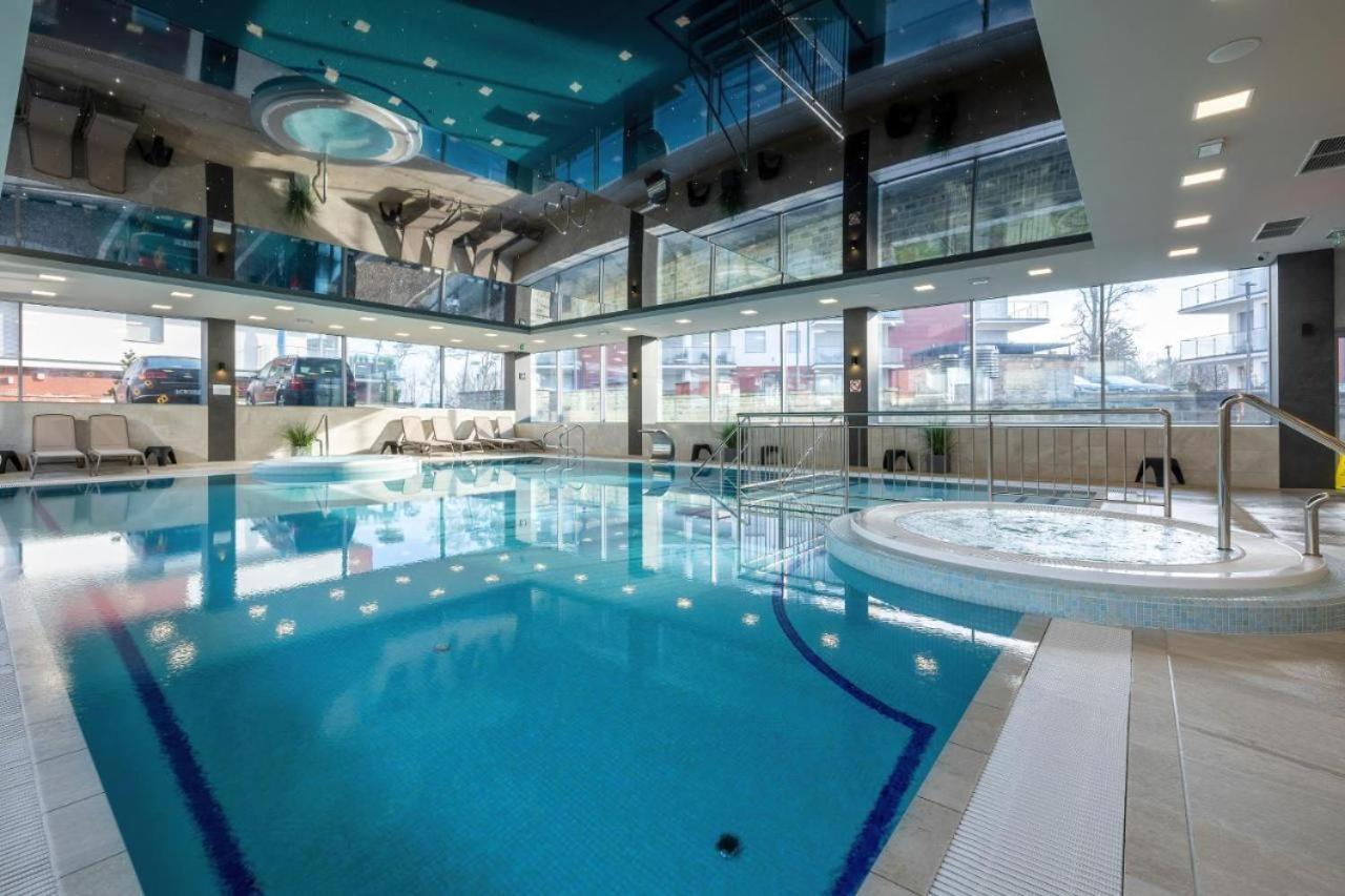 Miodowy Apartament Z Duzym Tarasem W Rewalu, Blisko Morza Exterior foto
